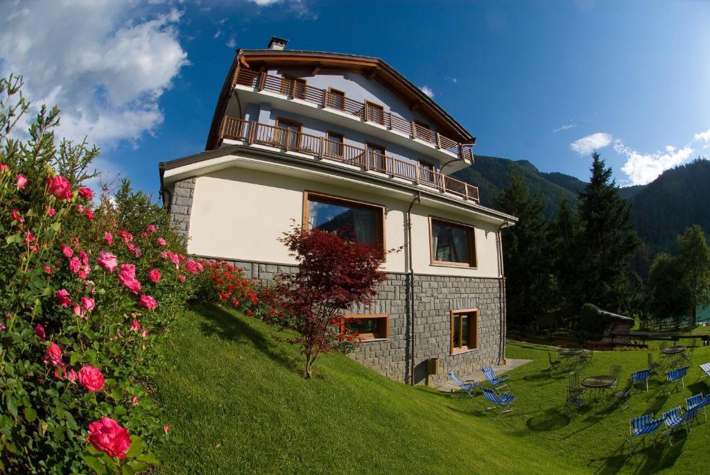 Laghetto Alpine Hotel & Restaurant Brusson Exterior foto